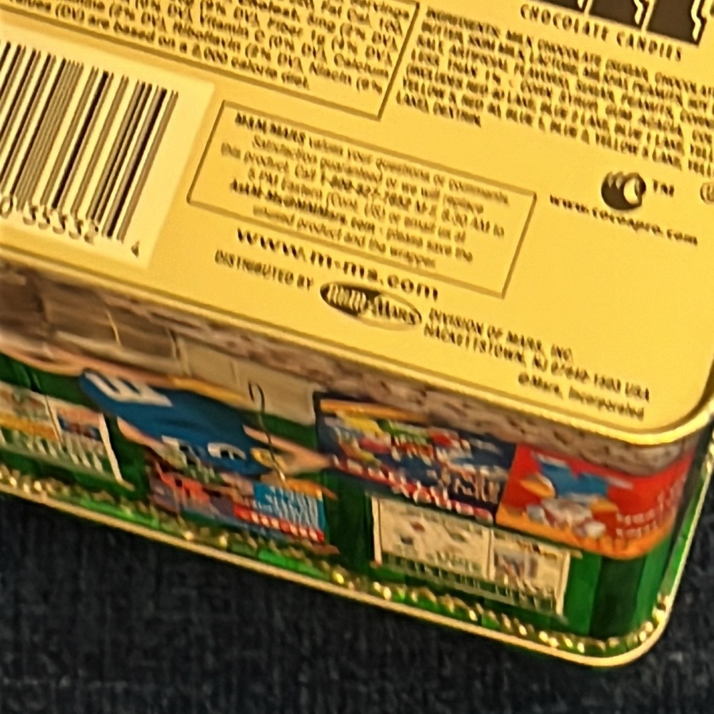 Two Limited Edition Vintage M&Mโs Christmas Tins - Picture 14 of 16